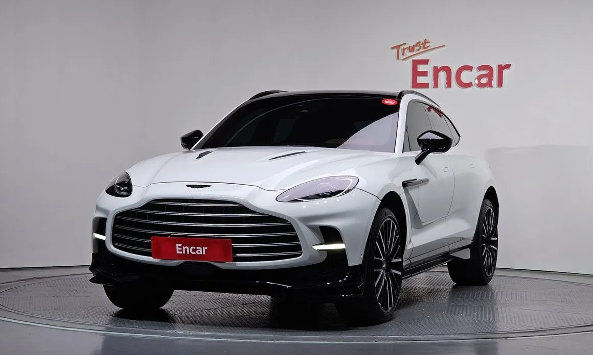 Aston Martin DBX — фото 1