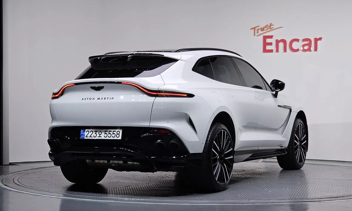 Aston Martin DBX — фото 3