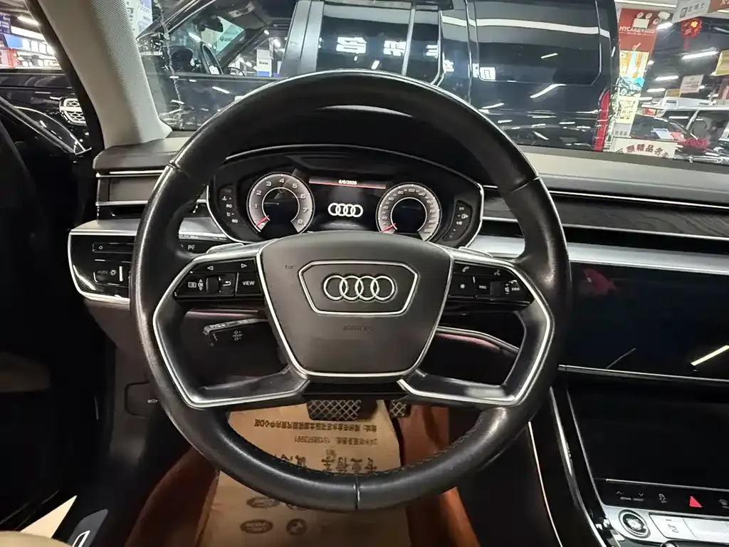 Audi A8 — фото 5
