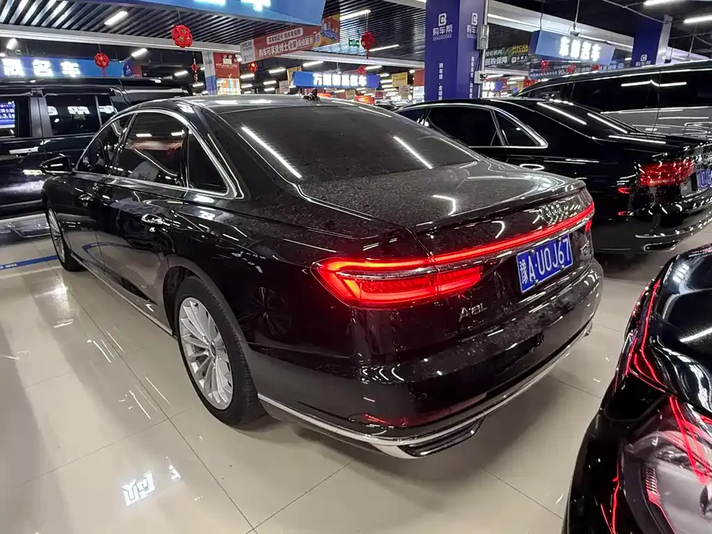Audi A8 — фото 7