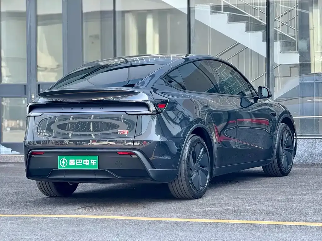 Tesla Model Y — фото 7