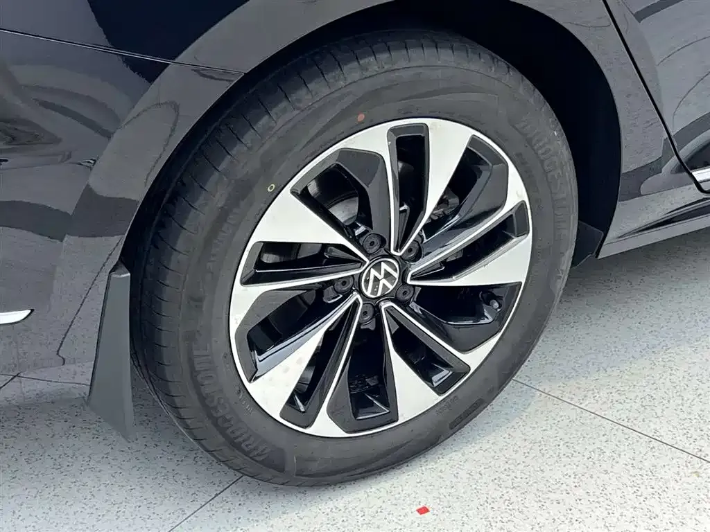 Volkswagen Passat — фото 10