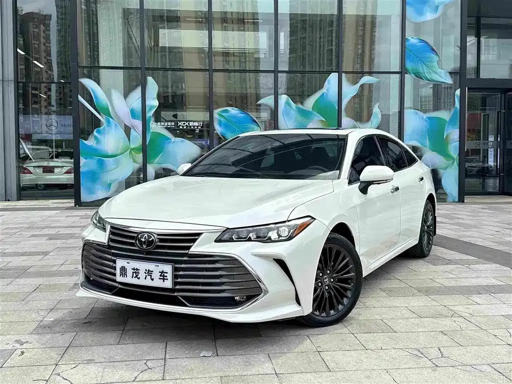 Toyota Avalon — фото 1