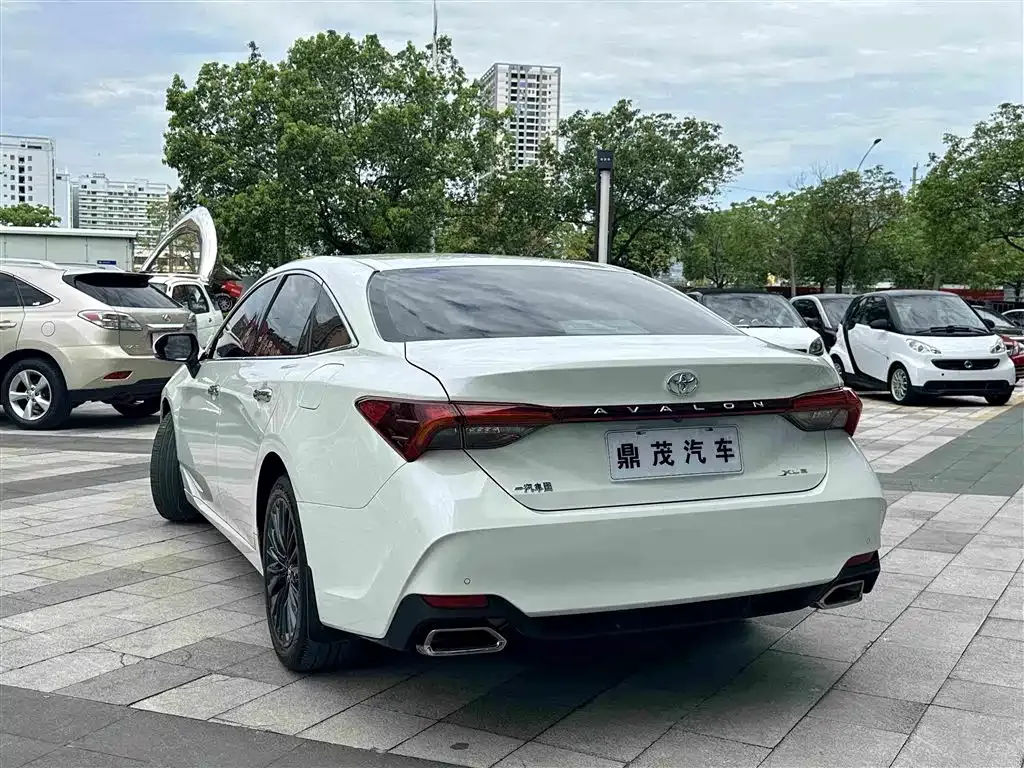 Toyota Avalon — фото 10