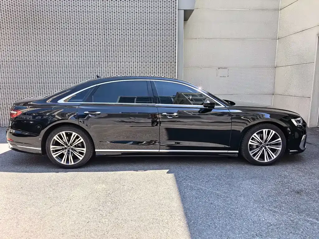 Audi A8 — фото 3
