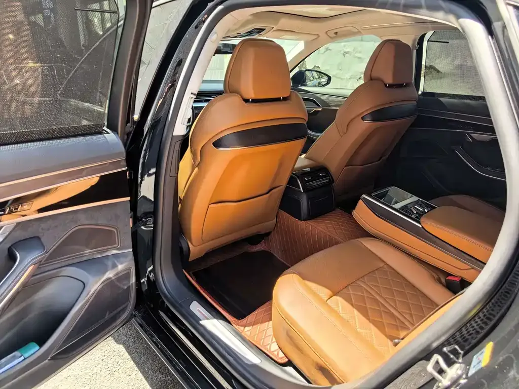 Audi A8 — фото 5