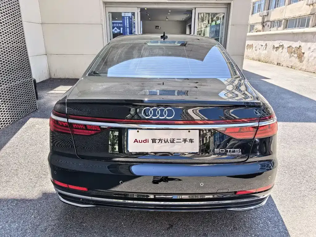 Audi A8 — фото 9