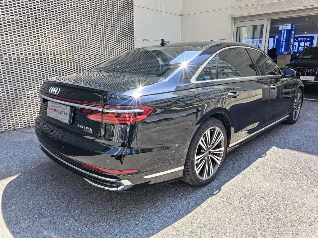 Audi A8 — фото 4