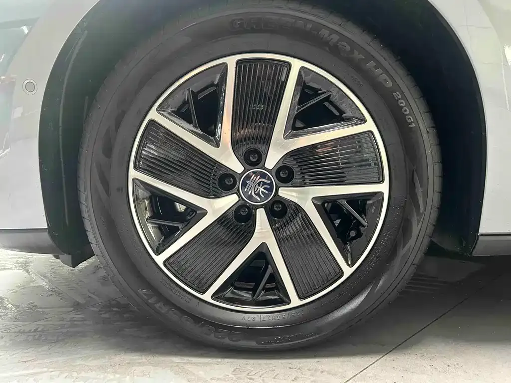 BYD Qin L — фото 8