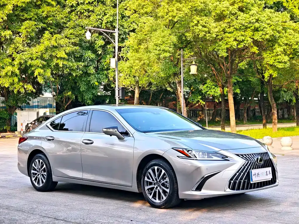 Lexus ES — фото 10