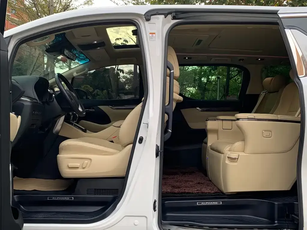 Toyota Alphard — фото 2