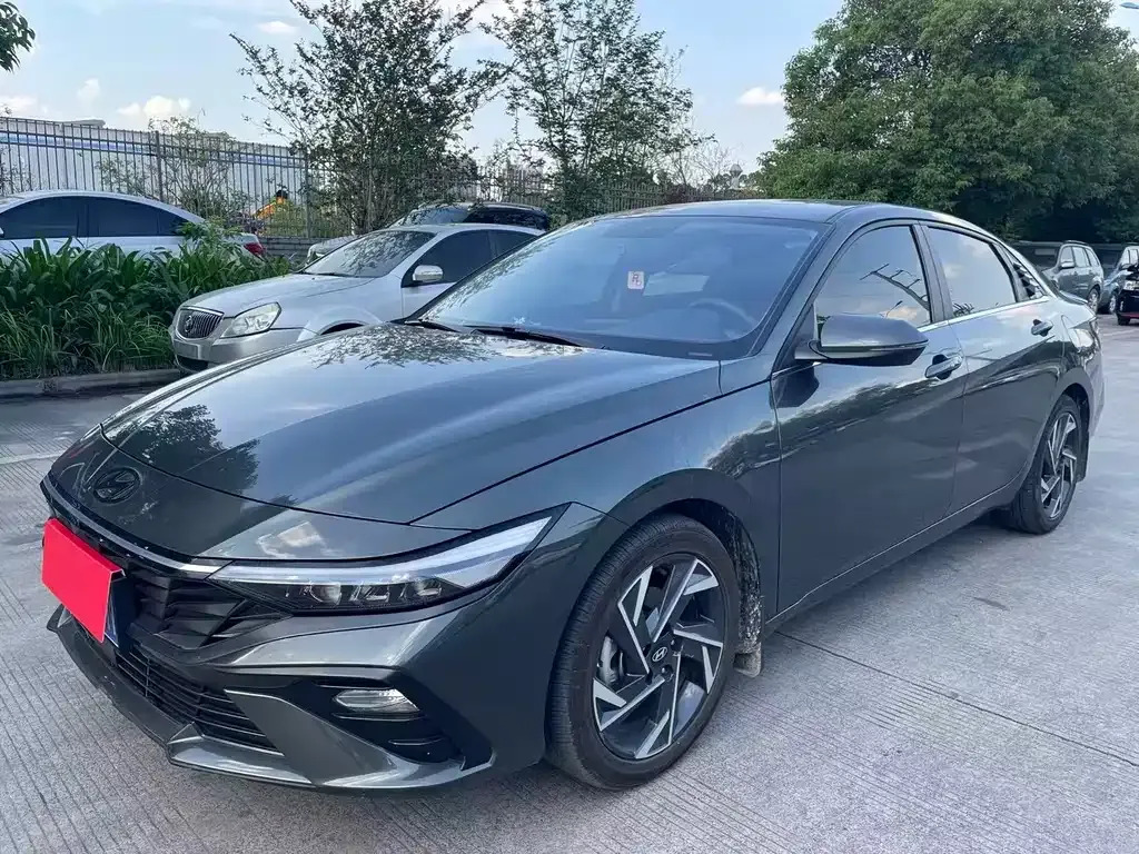 Hyundai Elantra — фото 1