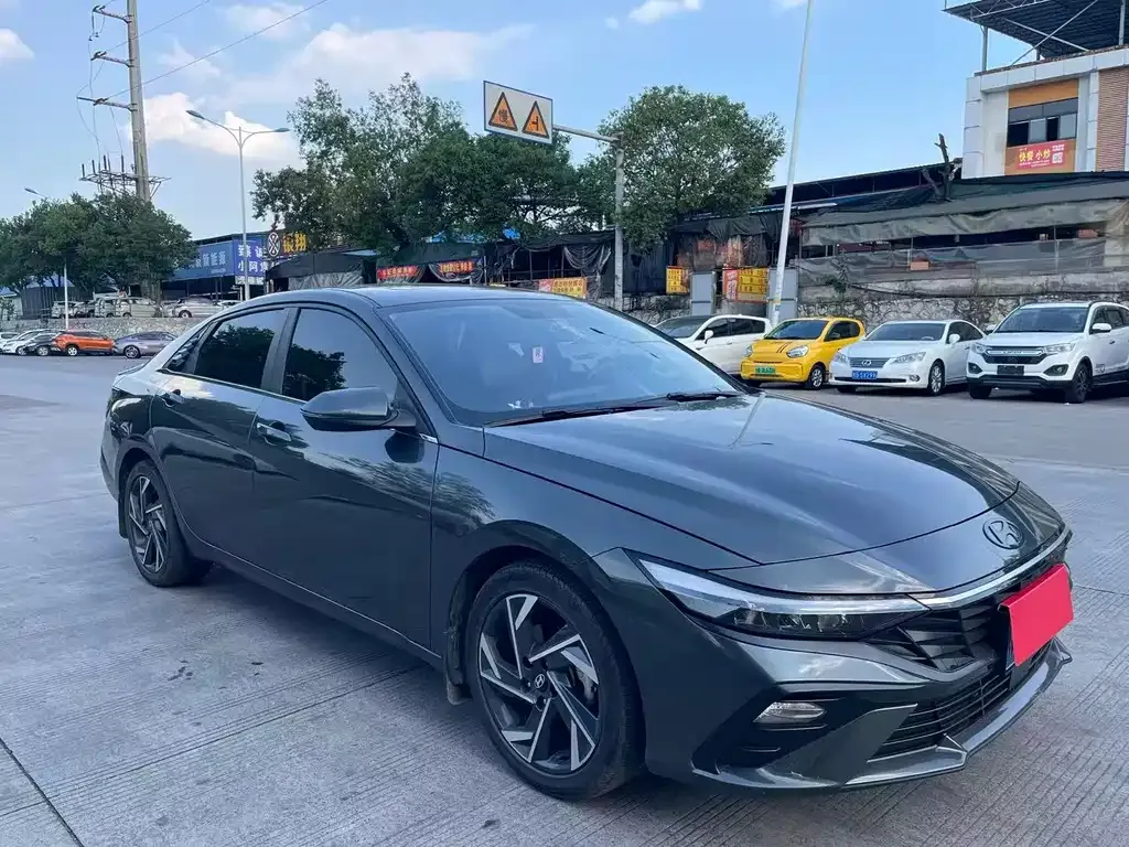 Hyundai Elantra — фото 5