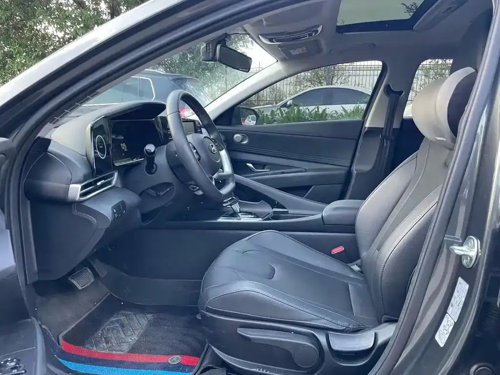 Hyundai Elantra — фото 2