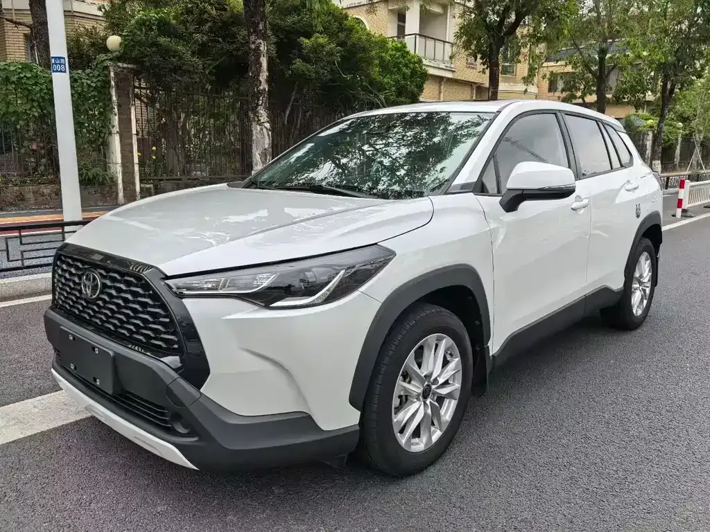 Toyota Corolla Cross — фото 1