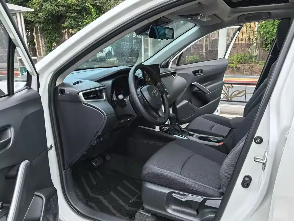 Toyota Corolla Cross — фото 4