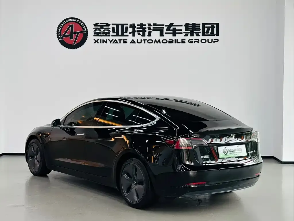 Tesla Model 3 — фото 10