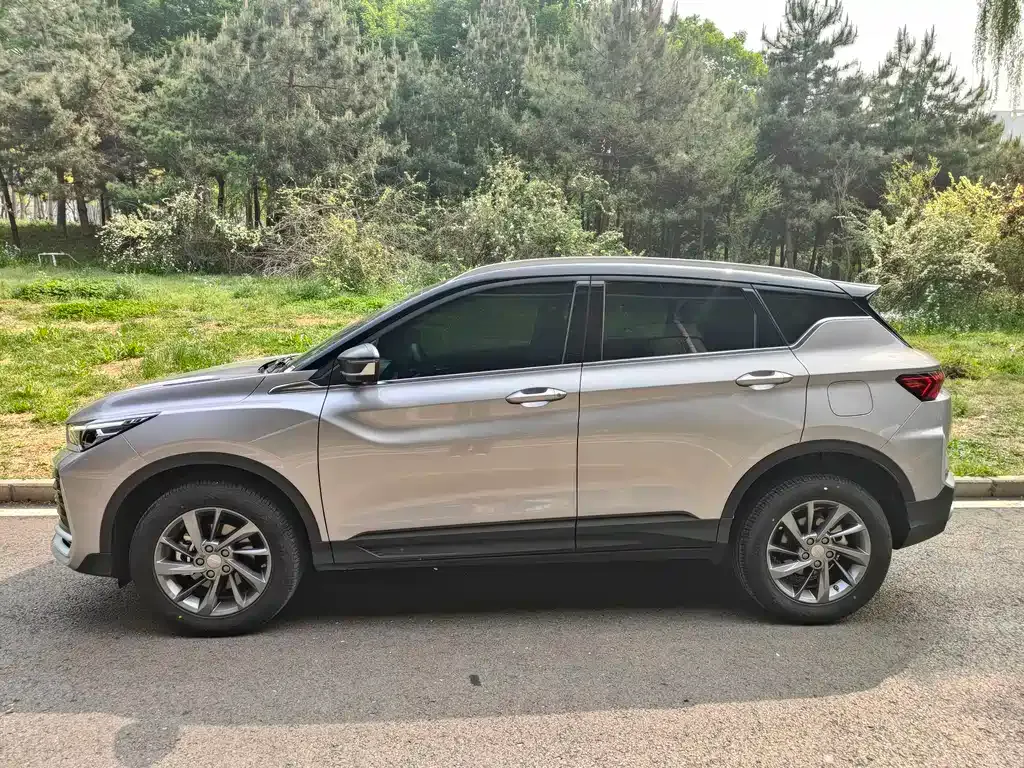 Geely Binyue — фото 10