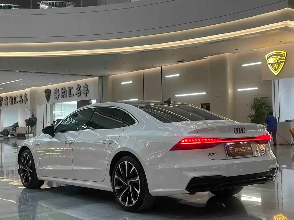 Audi A7L — фото 2