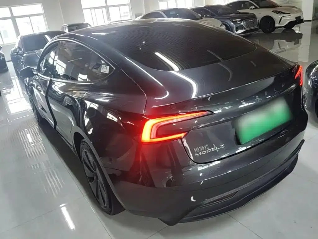 Tesla Model 3 — фото 4