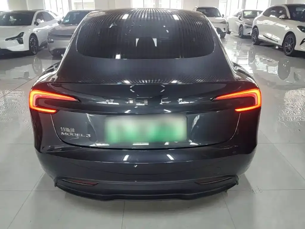 Tesla Model 3 — фото 9