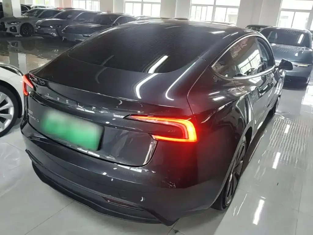 Tesla Model 3 — фото 7