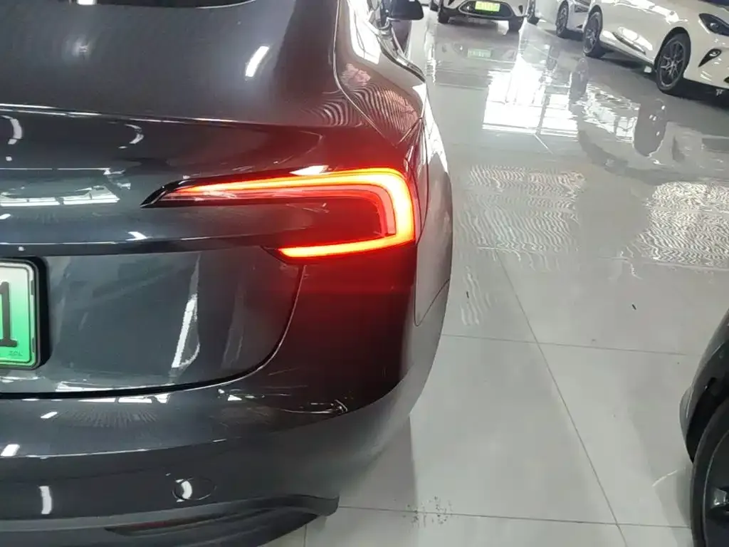 Tesla Model 3 — фото 6