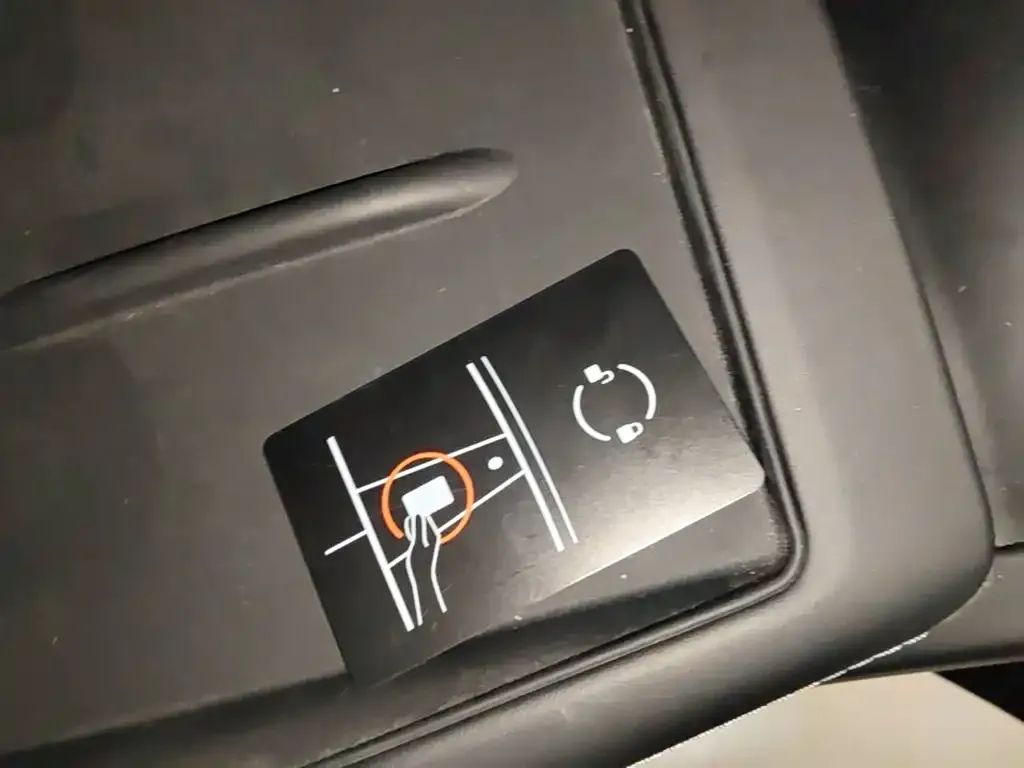 Tesla Model 3 — фото 2
