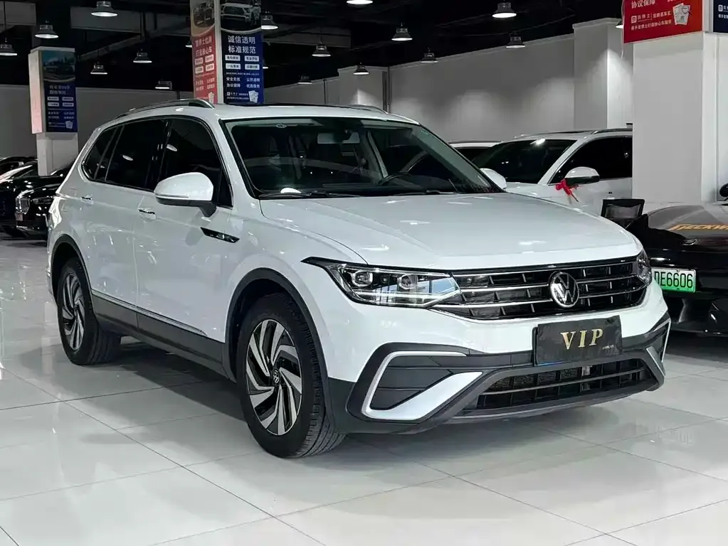 Volkswagen Tiguan L — фото 7