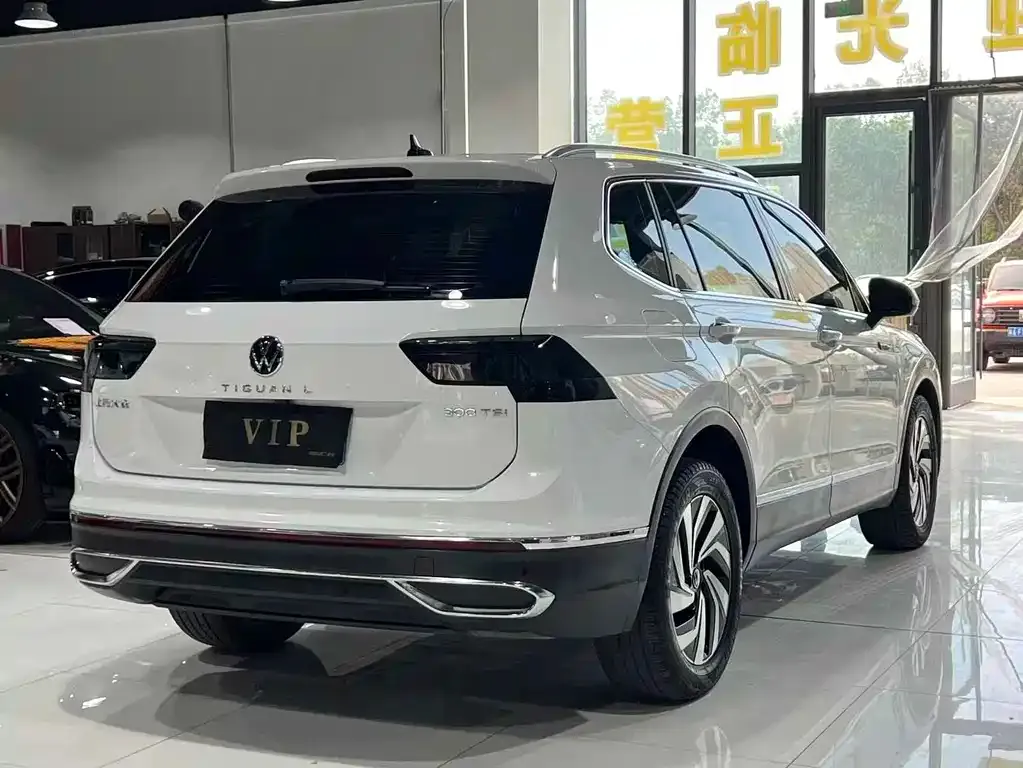 Volkswagen Tiguan L — фото 9