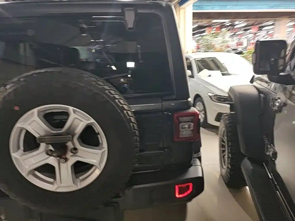Jeep Wrangler — фото 5