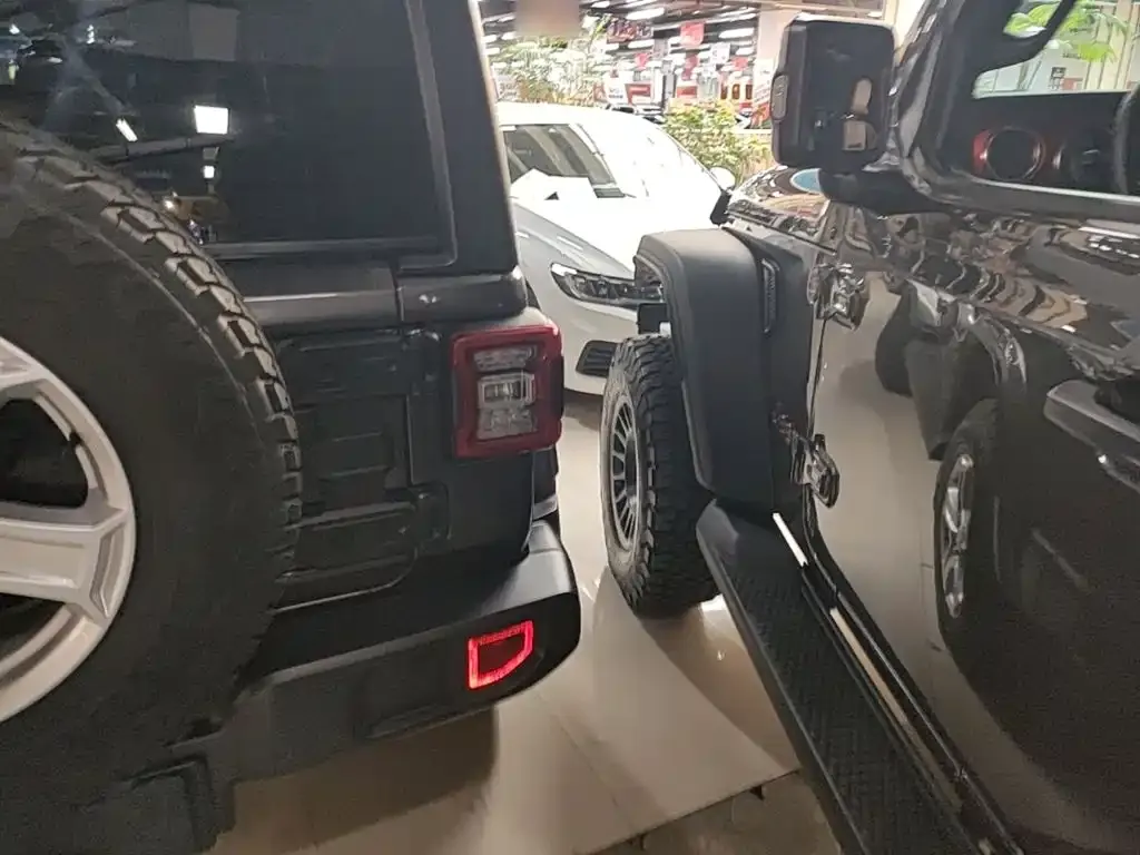 Jeep Wrangler — фото 4
