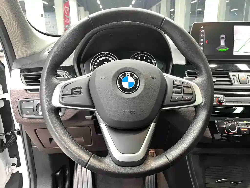 BMW X1 — фото 9