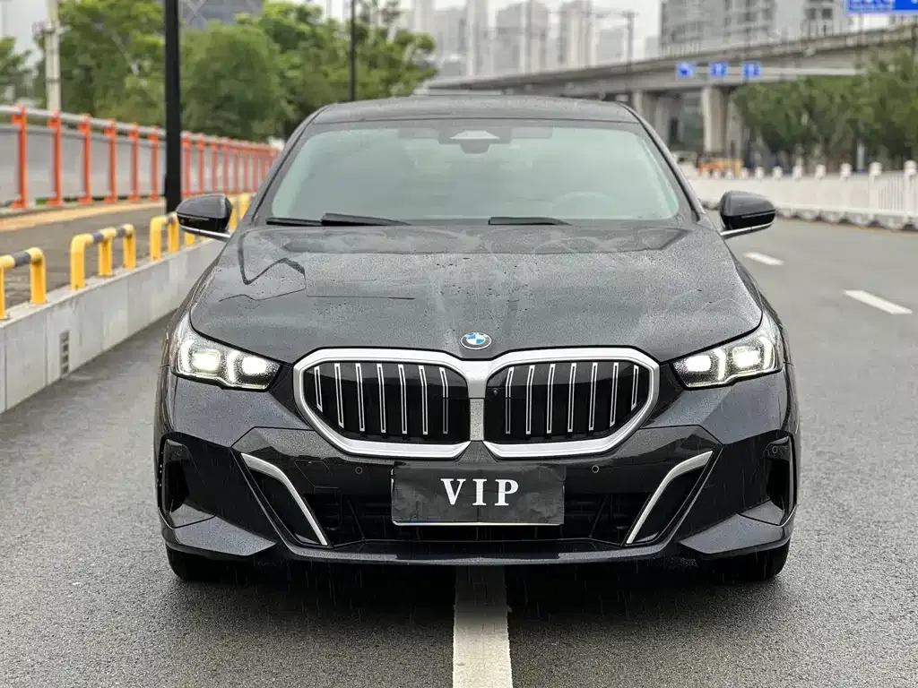 BMW 5 Series — фото 6