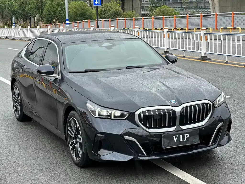 BMW 5 Series — фото 10
