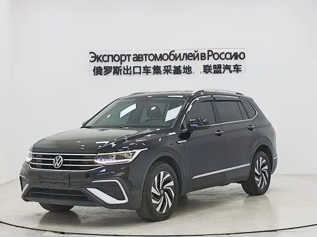 Volkswagen Tiguan L — фото 1