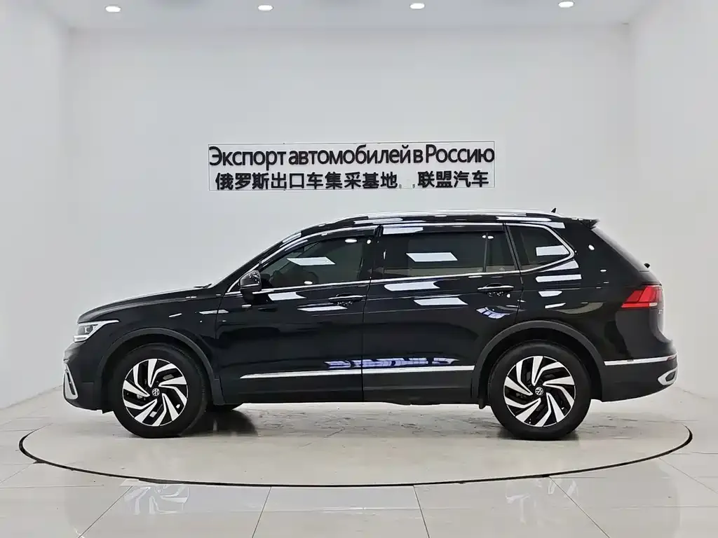 Volkswagen Tiguan L — фото 2