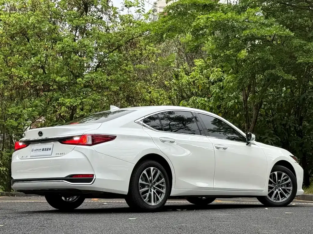 Lexus ES — фото 8