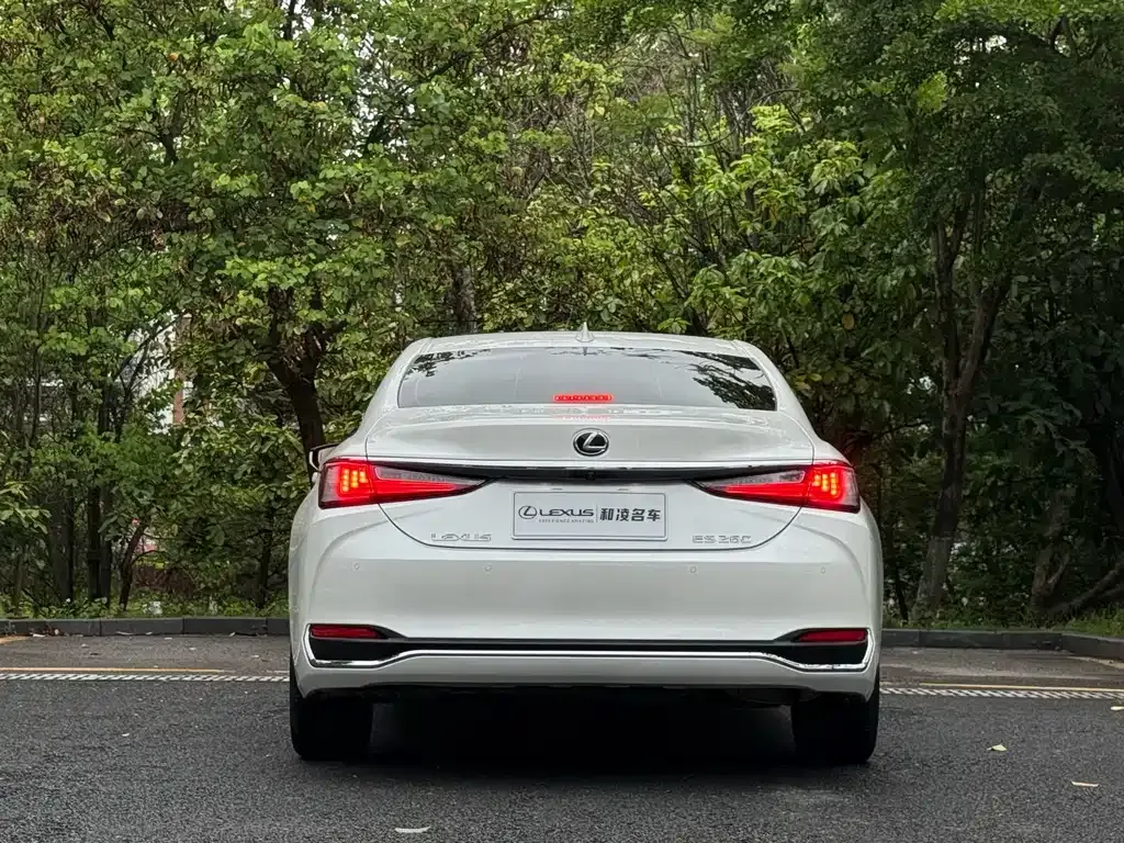 Lexus ES — фото 5