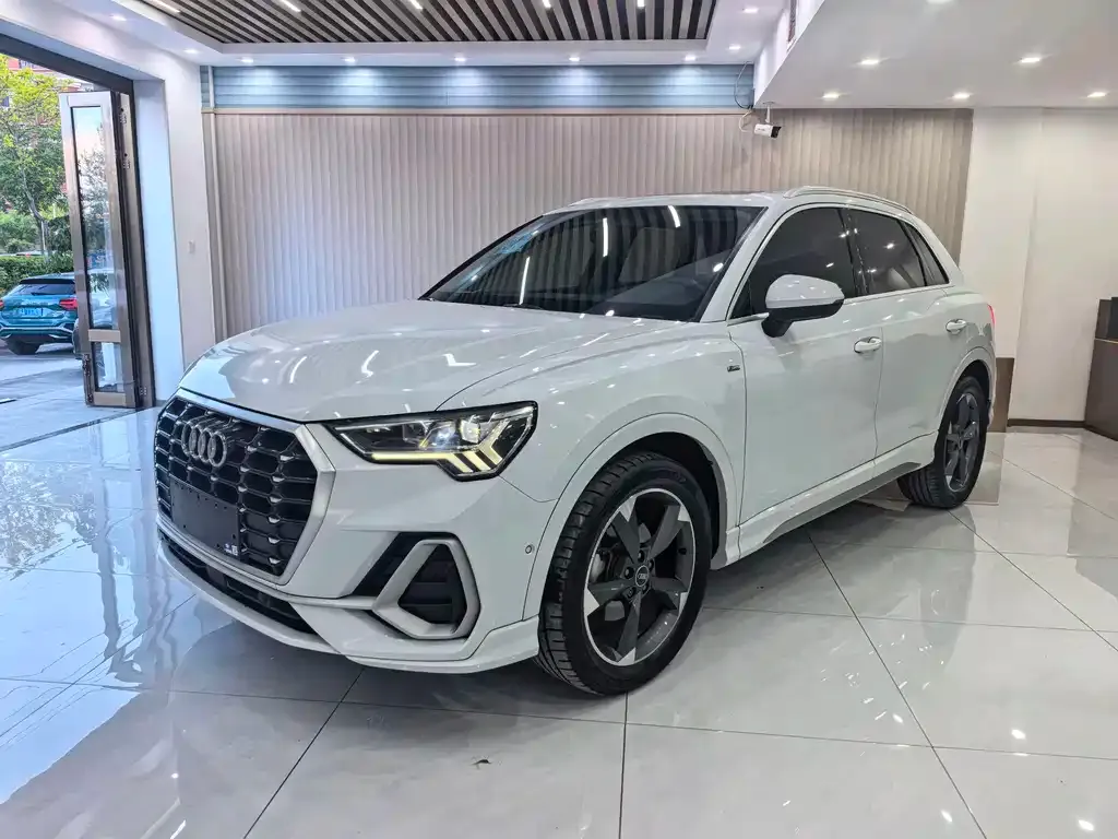 Audi Q3 — фото 1