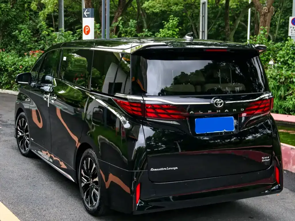 Toyota Alphard — фото 7