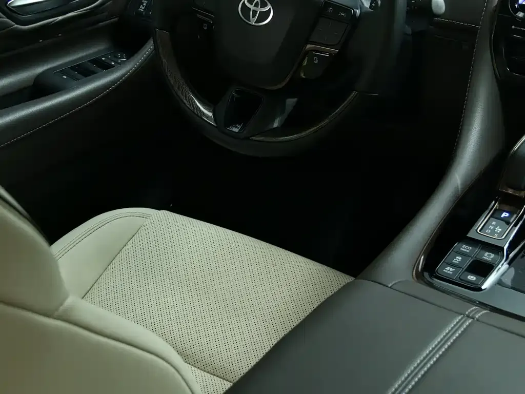 Toyota Alphard — фото 5