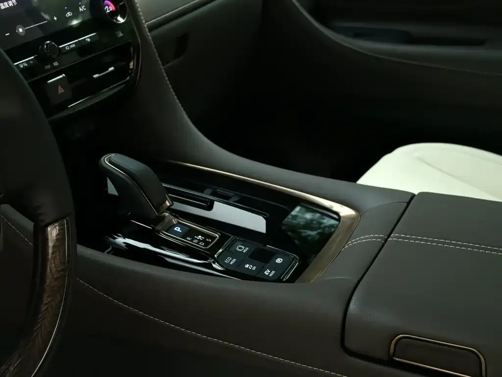 Toyota Alphard — фото 3