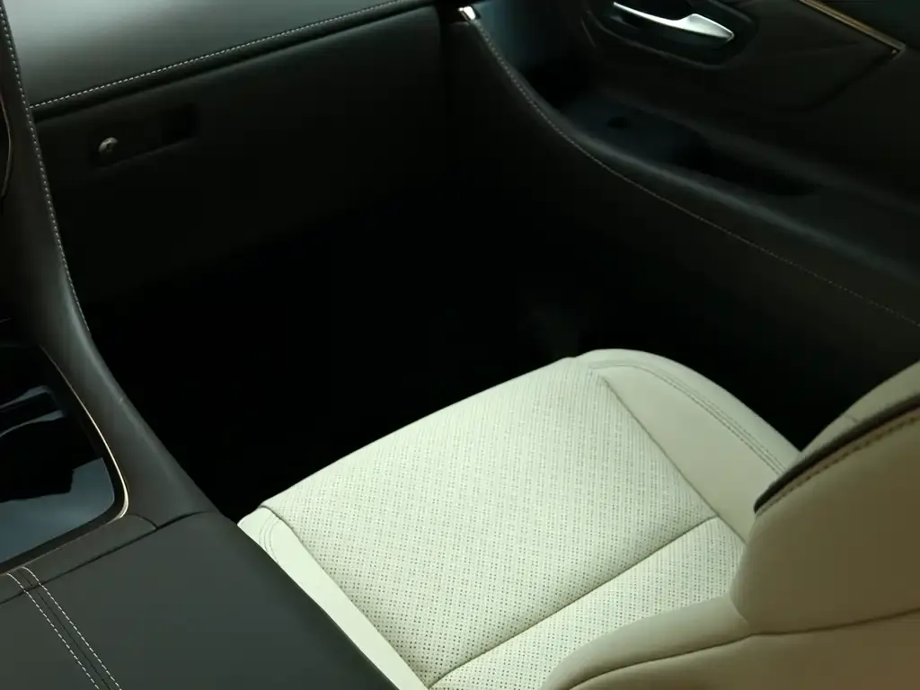 Toyota Alphard — фото 2