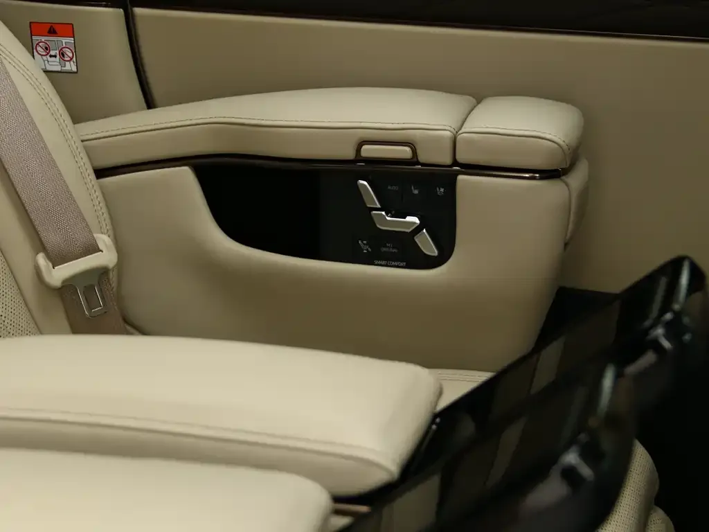 Toyota Alphard — фото 4