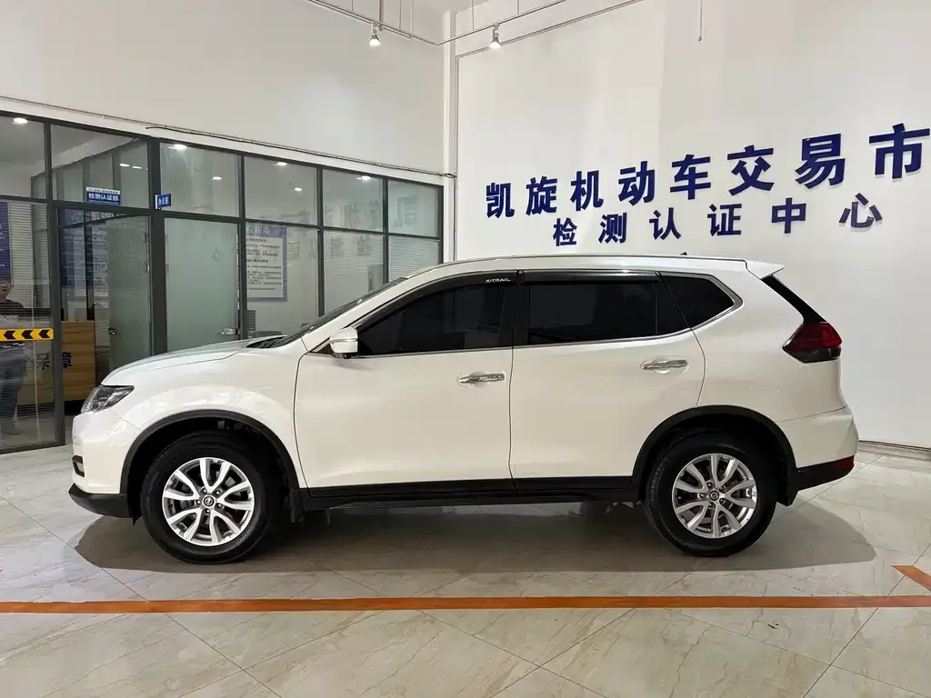 Nissan X-Trail — фото 10