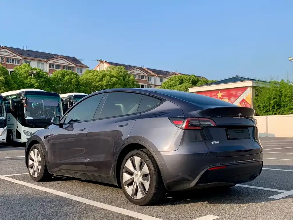 Tesla Model Y — фото 7