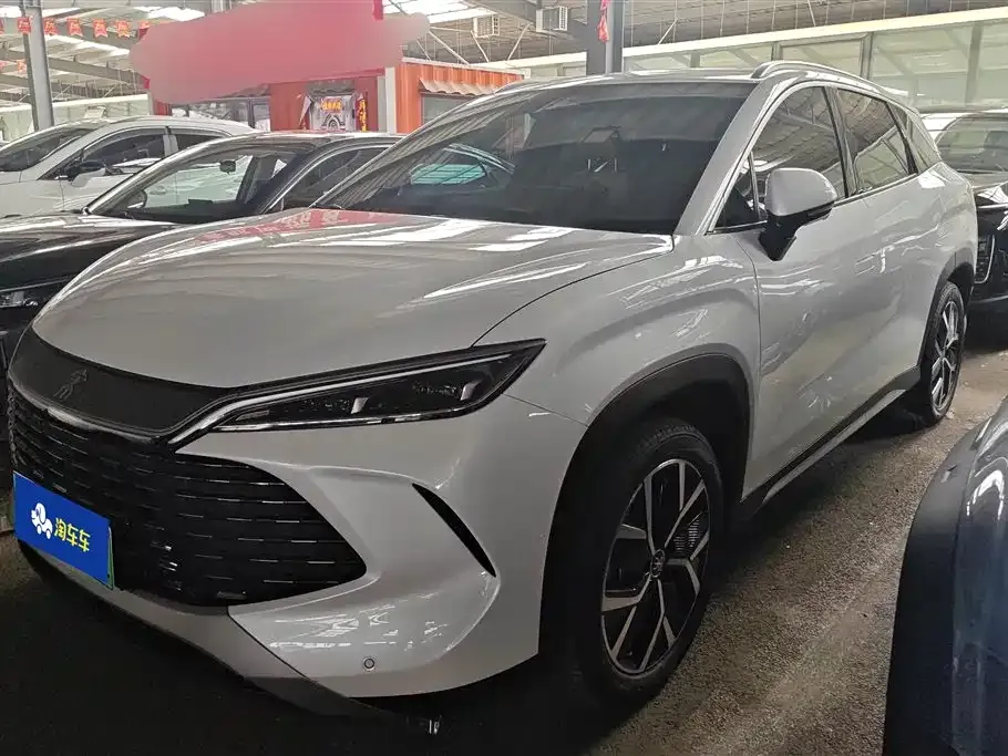 BYD L DM-i — фото 1