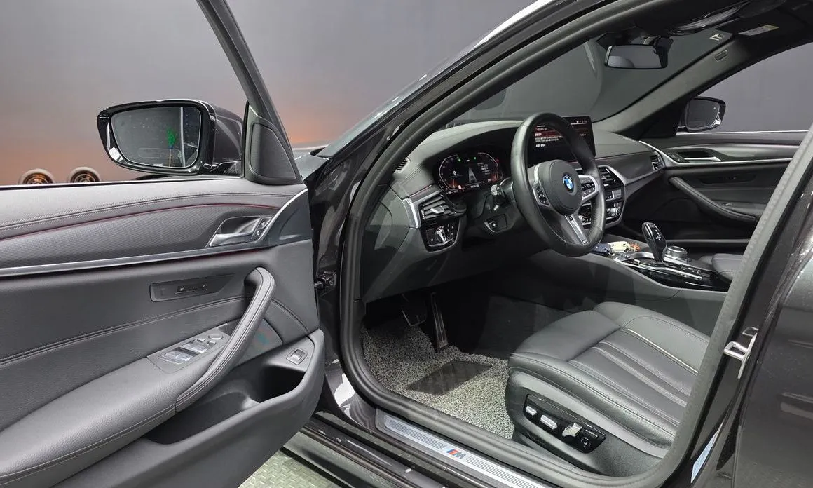 BMW 5-Series 2023 из KR, фото 8