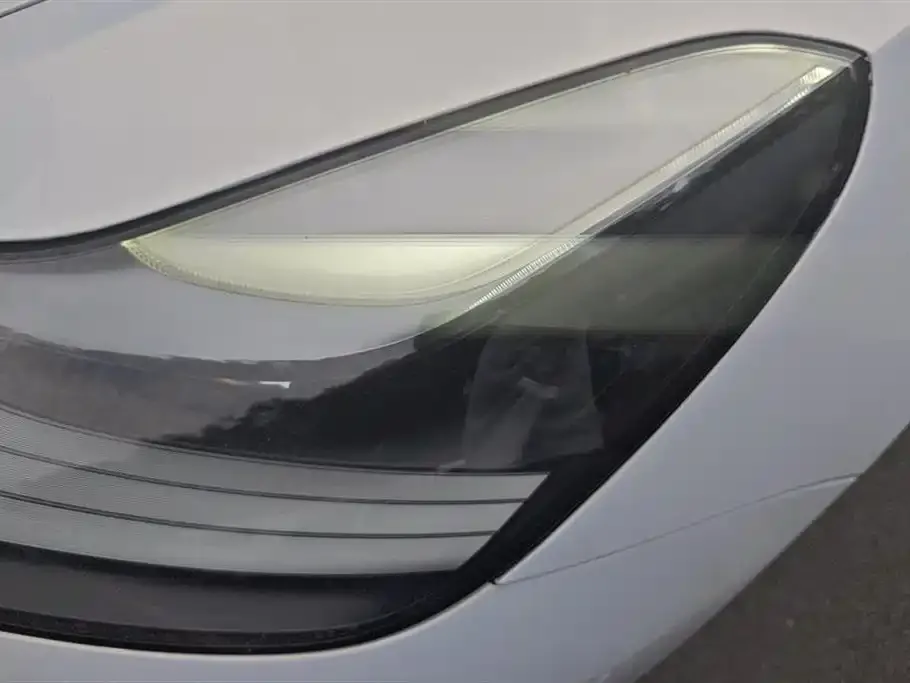 Tesla Model 3 — фото 3